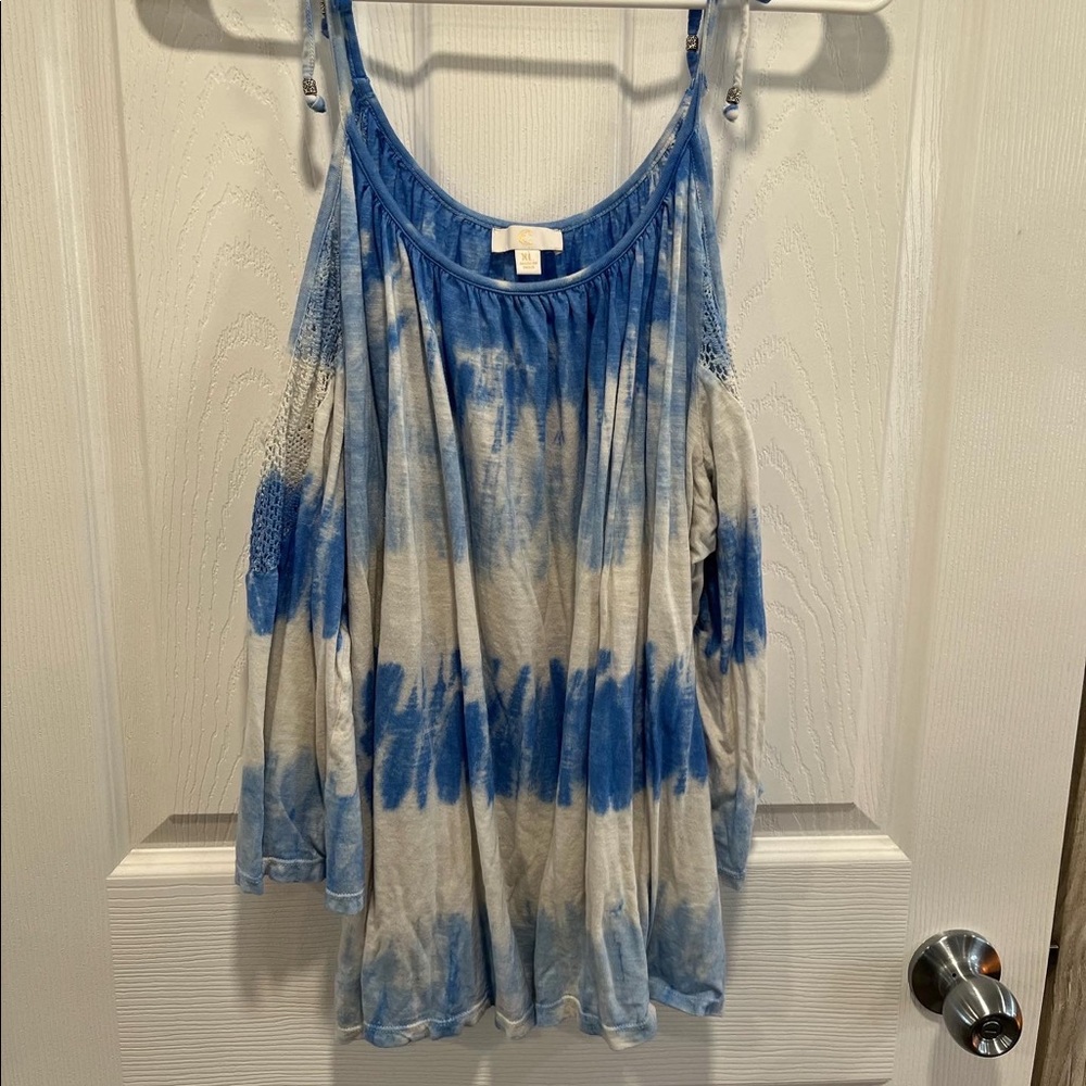 Cute shoulderless Summer Top